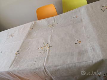 Tovaglia in canapa grande e 12 tovaglioli ricamata
