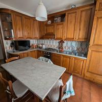 Cucina completa legno e marmo