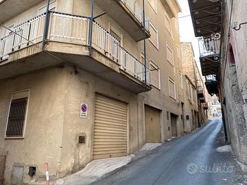 Appartamento in Via La Rizza, Mussomeli (CL)