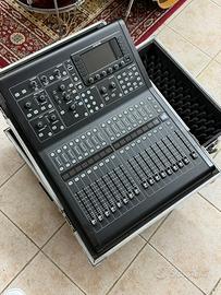 Midas M32R + scheda Live + Flight case
