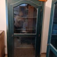 2 VETRINE + 1 TAVOLO + 4 SEDIE IN LEGNO DI PINO