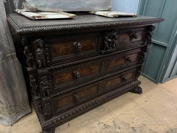 Cassettone in noce del 600