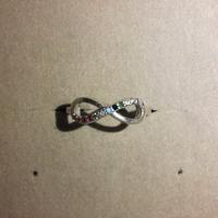 Anello infinito in argento con brillanti colorati