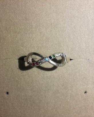 Anello infinito in argento con brillanti colorati