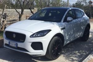 Auto con motore fuso Jaguar E pace