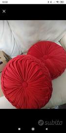 Cuscini da divano tondi color rosso