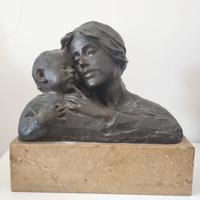 Scultura in bronzo raffigurante Madre con Bambino