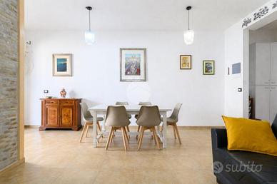 PORZIONE DI BIFAMILIARE A ROMA