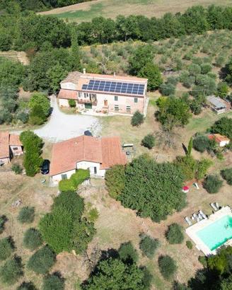 Rustico / Casale di 450 m² con più di 5 locali e b