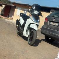 Sh 300 con motore fatto nuovo 74 ancora con 800 km