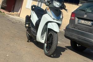 Sh 300 con motore fatto nuovo 74 ancora con 800 km