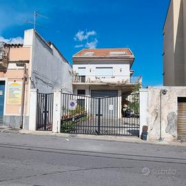 Giarre(C.so Sicilia)grande casa singola divisibile
