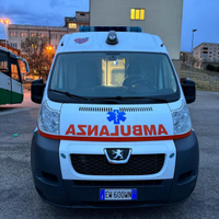 Ambulanza da rivedere il motore