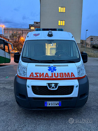 Ambulanza da rivedere il motore