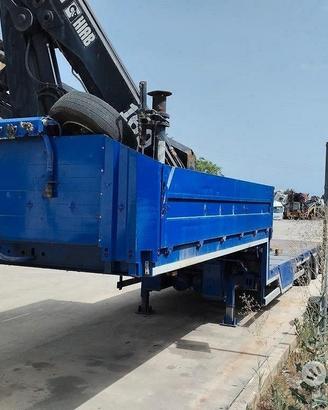 Semirimorchio Fliegl SDS 360 a pianale con gru