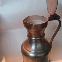 Brocca in peltro sigillata (95% stagno)