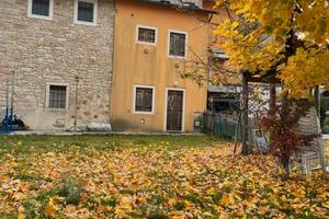 Intera casa con giardino bosco Chiesanuova