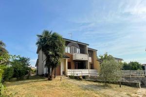 VILLA A SCHIERA D'ANGOLO A BOFFALORA SOPRA TICINO