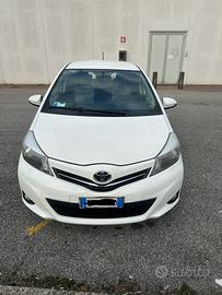 Auto toyota yaris