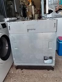lavastoviglie incasso Hotpoint Ariston 