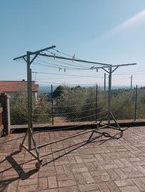 stendino in ferro con ruote