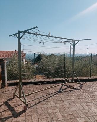 stendino in ferro con ruote