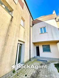 Villa di 390 m² con più di 5 locali e box auto a F
