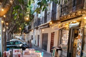 Ampio negozio, pressi Teatro Massimo L/20