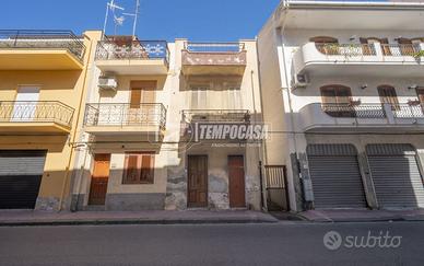 Appartamento a Scaletta Zanclea Via Roma 5 locali