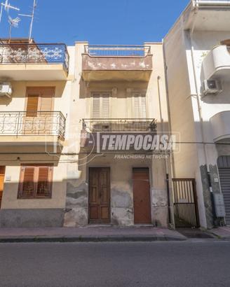 Appartamento a Scaletta Zanclea Via Roma 5 locali