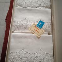 Set 3 asciugamani con ospite in puro lino.