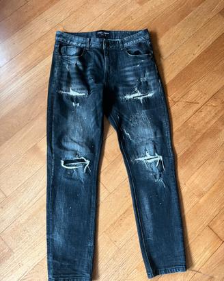Jeans Nero Strappato Supply & Demand