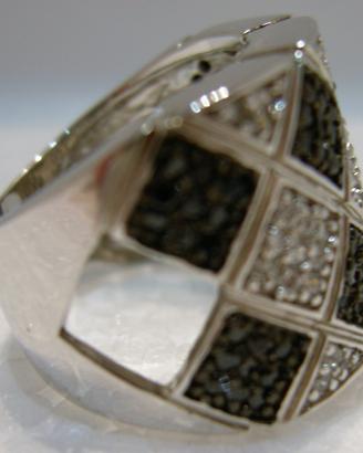 ANELLO ornato con BRILLANTINI di DIAMANTI BIANCHI