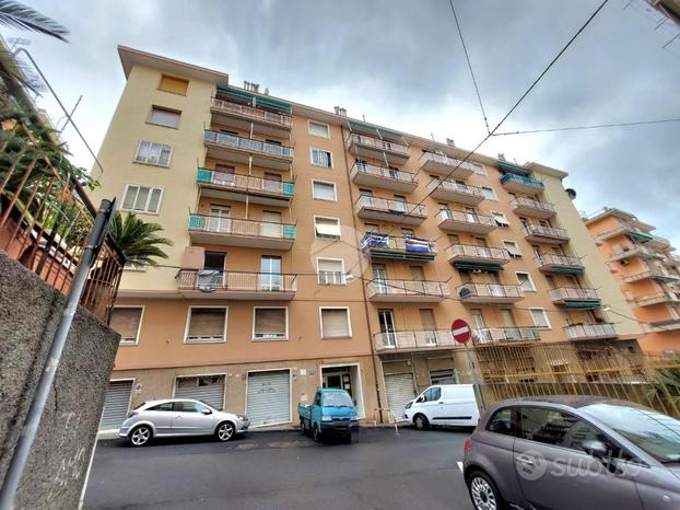 5 LOCALI A GENOVA