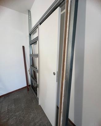 Porta scorrevole con controtelaio