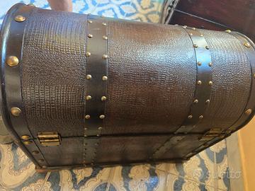 Bauletto antico in eco pelle in eccellenti condizi