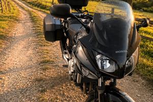 HONDA CBF 1000 ST con sella in memory.