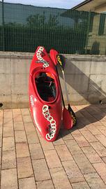 Kayak da slalom con pagaia