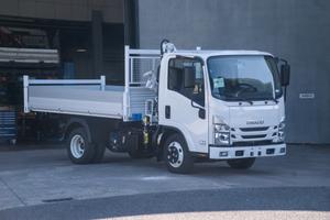 Isuzu M 27 cassone ribaltabile e gru Bonfiglioli