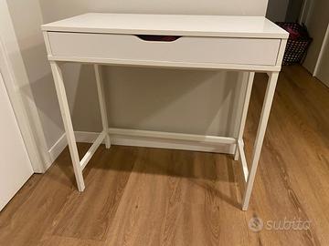 Scrivania bianca