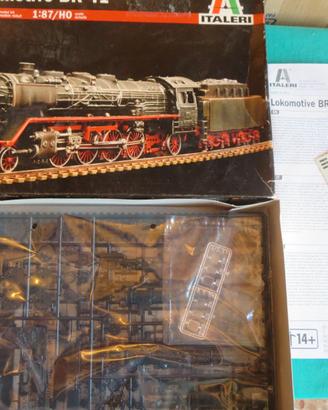 Modellismo kit locomotiva statica Italeri
