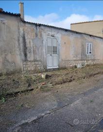 Casa indipendente da ristrutturare con terreno