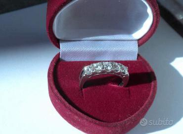 Anello oro bianco diamanti