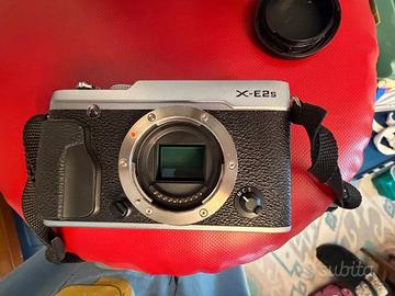 Fujifilm X-E2S con obiettivo Fujinon XF 18-55mm