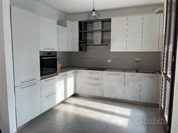 Cucina Completa di elettrodomestici