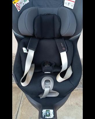 seggiolino Cybex nero con riduttore neonati