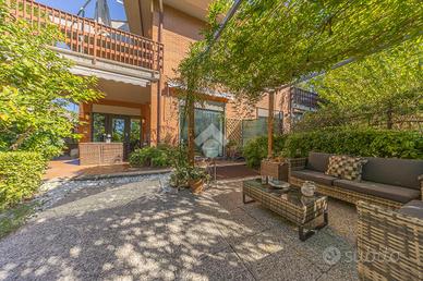 VILLA A SCHIERA A ROMA