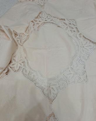 tovaglia da tavola ricamata 
