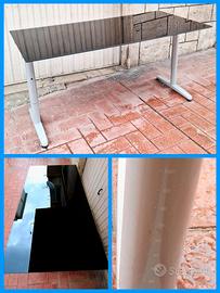 SCRIVANIA IN VETRO PROFESSIONALE. FUORIGROTTA.