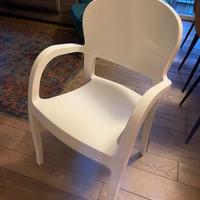 Sedie bianche di plastica, per interno o esterno